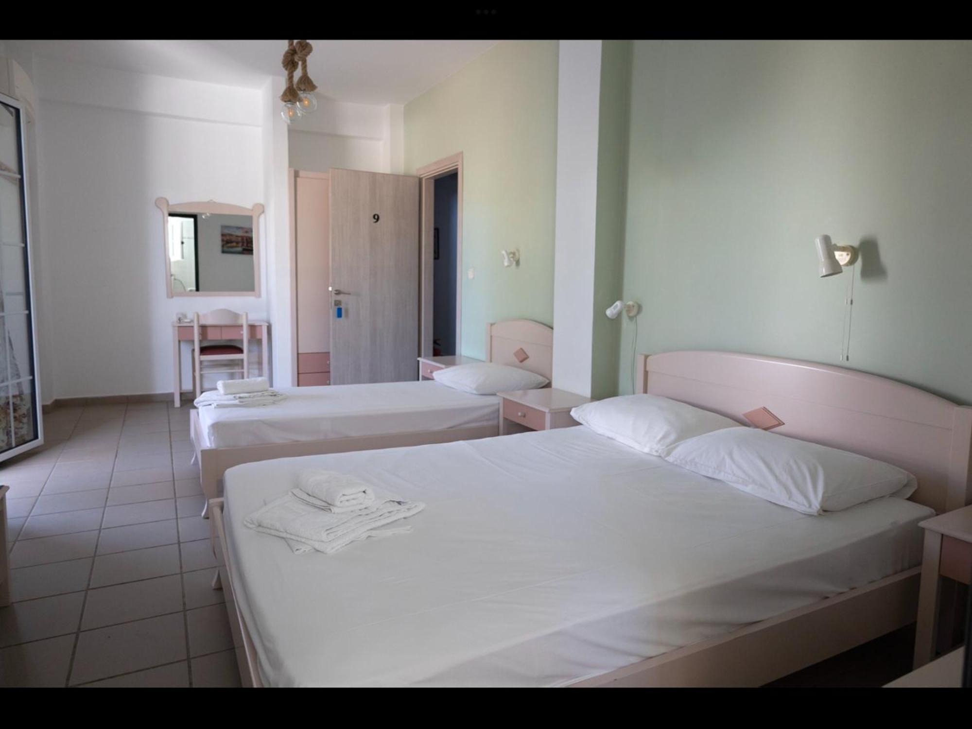 Papoulias Rooms Elafonissos Exterior foto